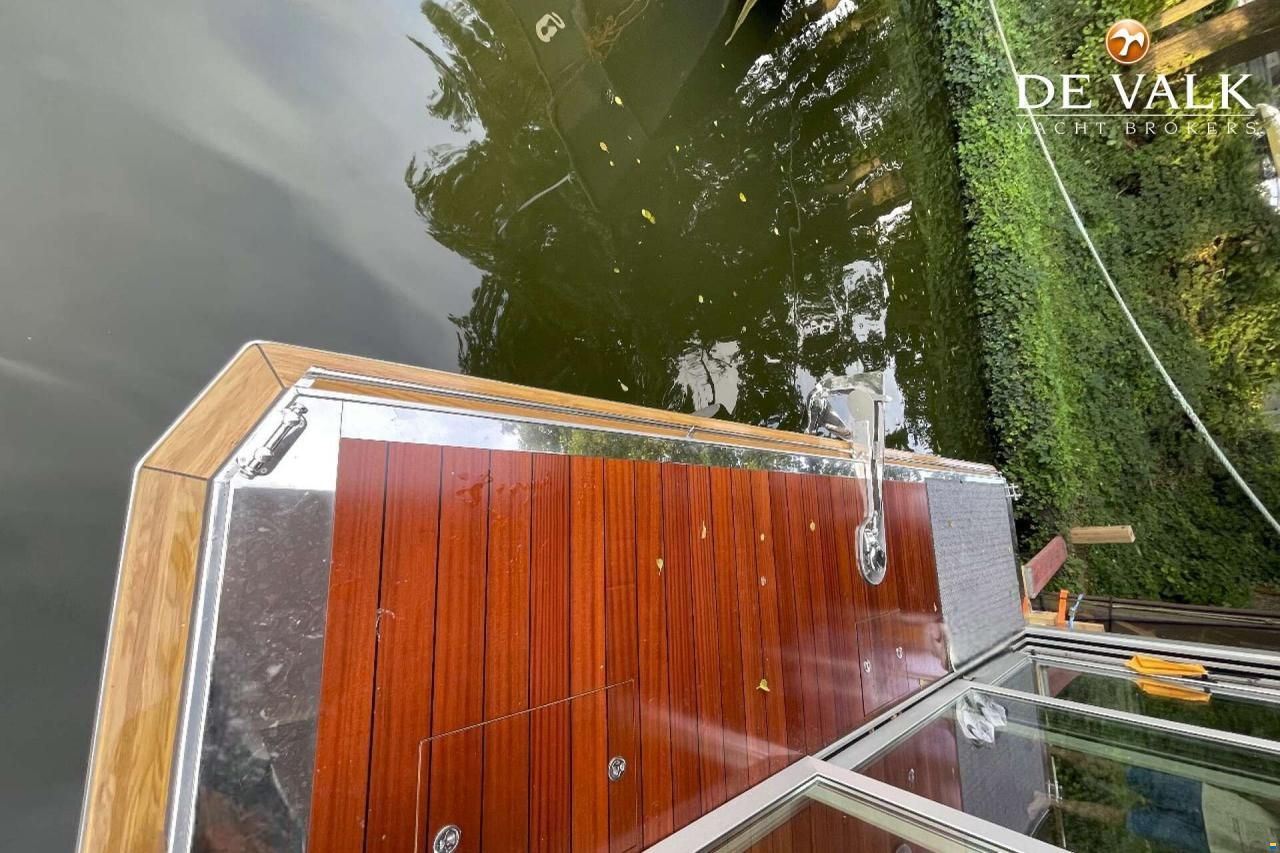 Custom Built Houseboat luxe motor