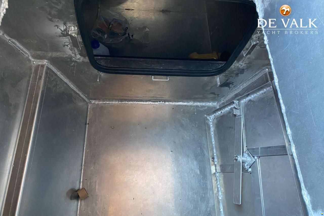 Custom Built Houseboat luxe motor