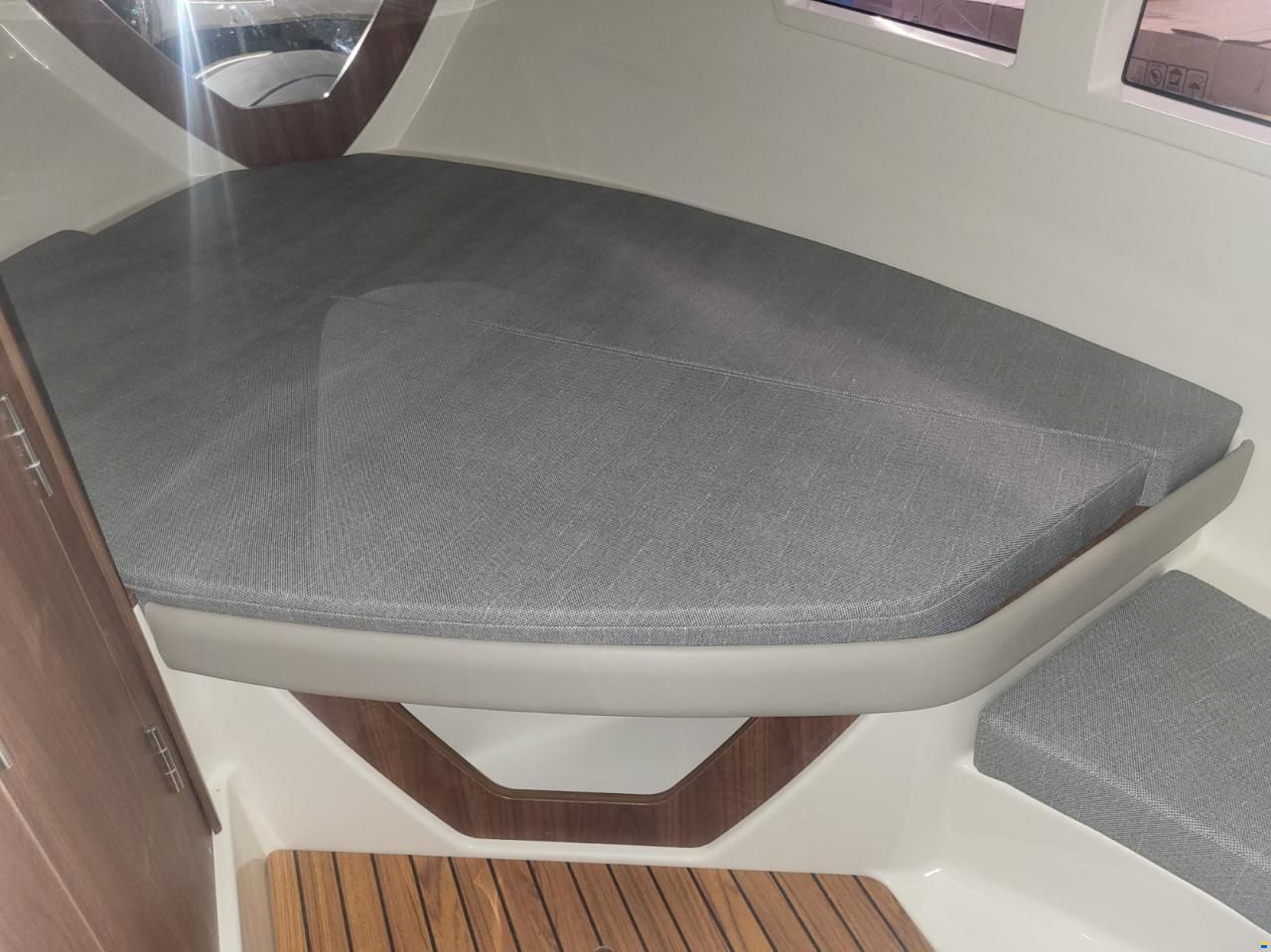 Quicksilver Activ 805 cruiser