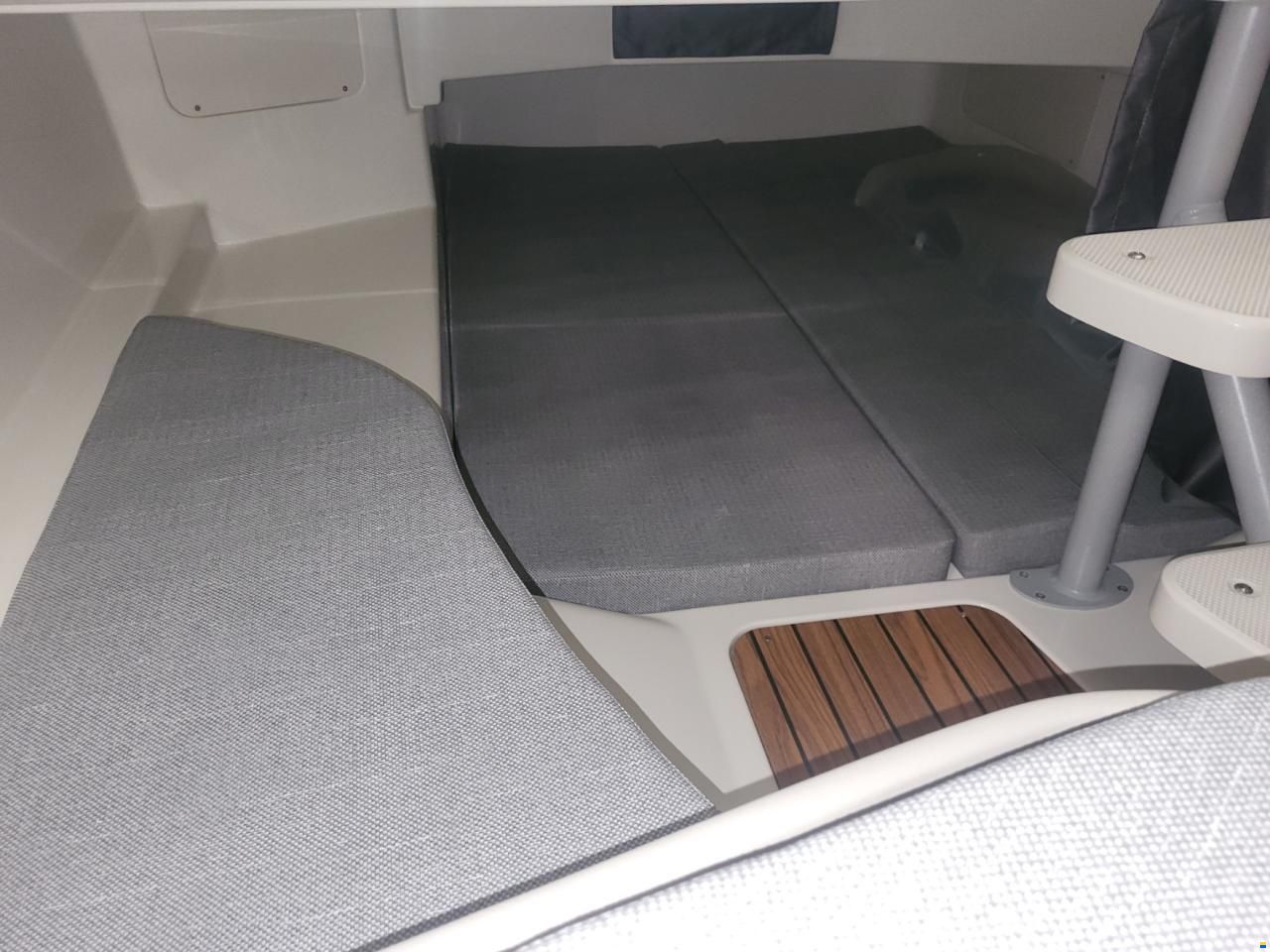 Quicksilver Activ 805 cruiser