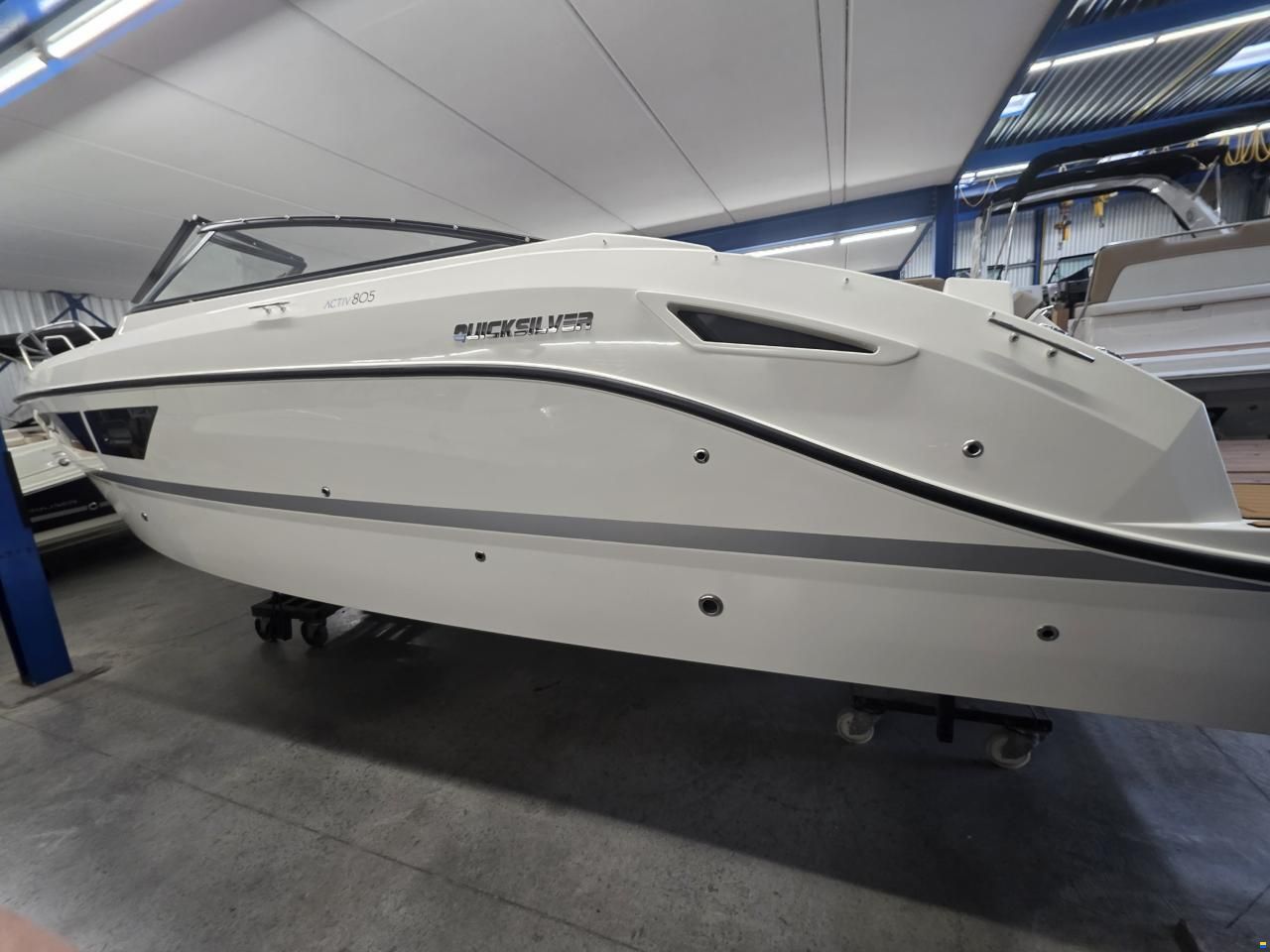 Quicksilver Activ 805 cruiser