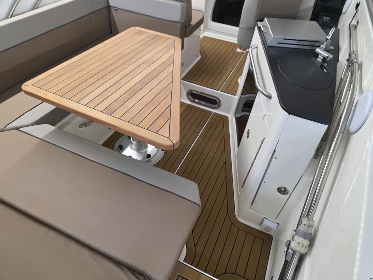 Quicksilver Activ 805 cruiser