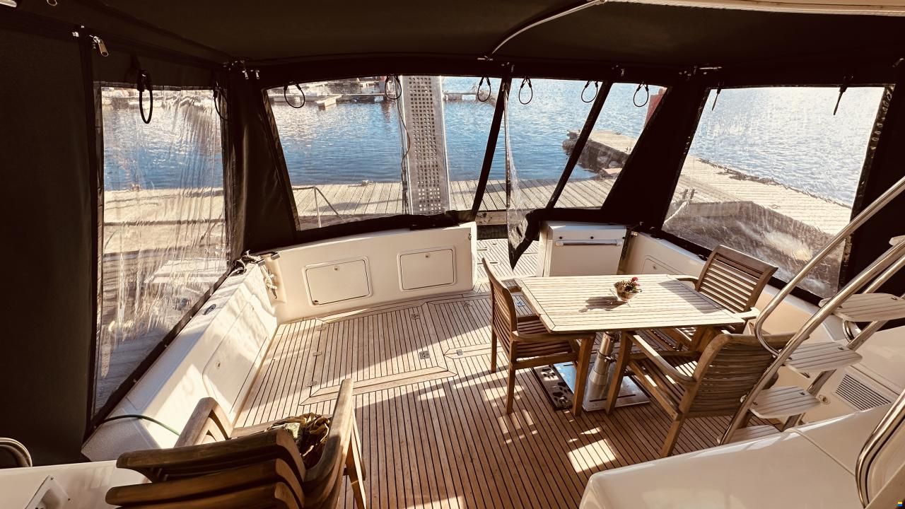 Riviera 48 Fly