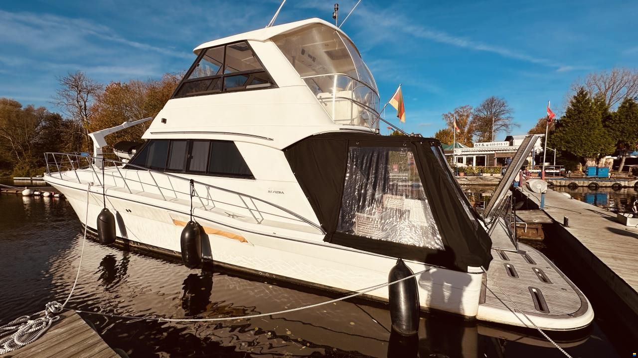 Riviera 48 Fly
