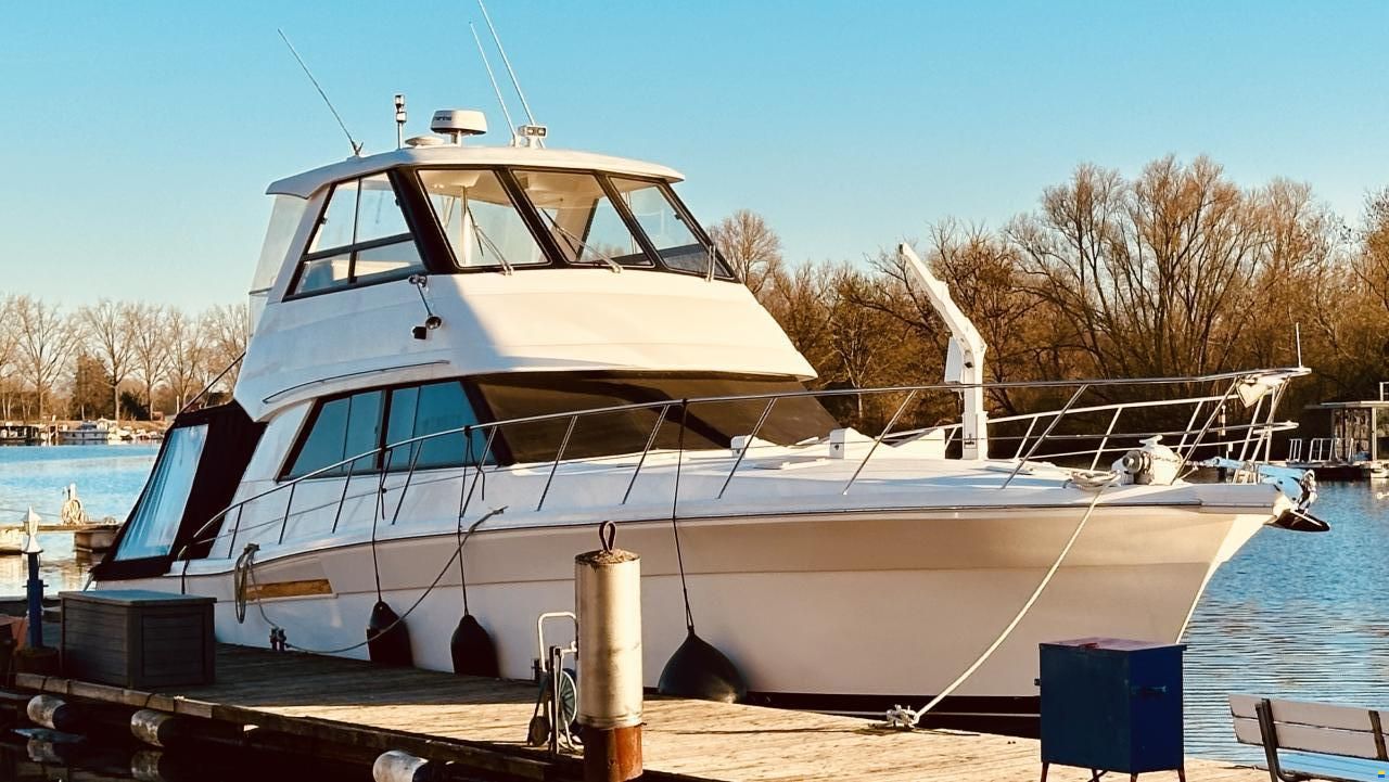 Riviera 48 Fly