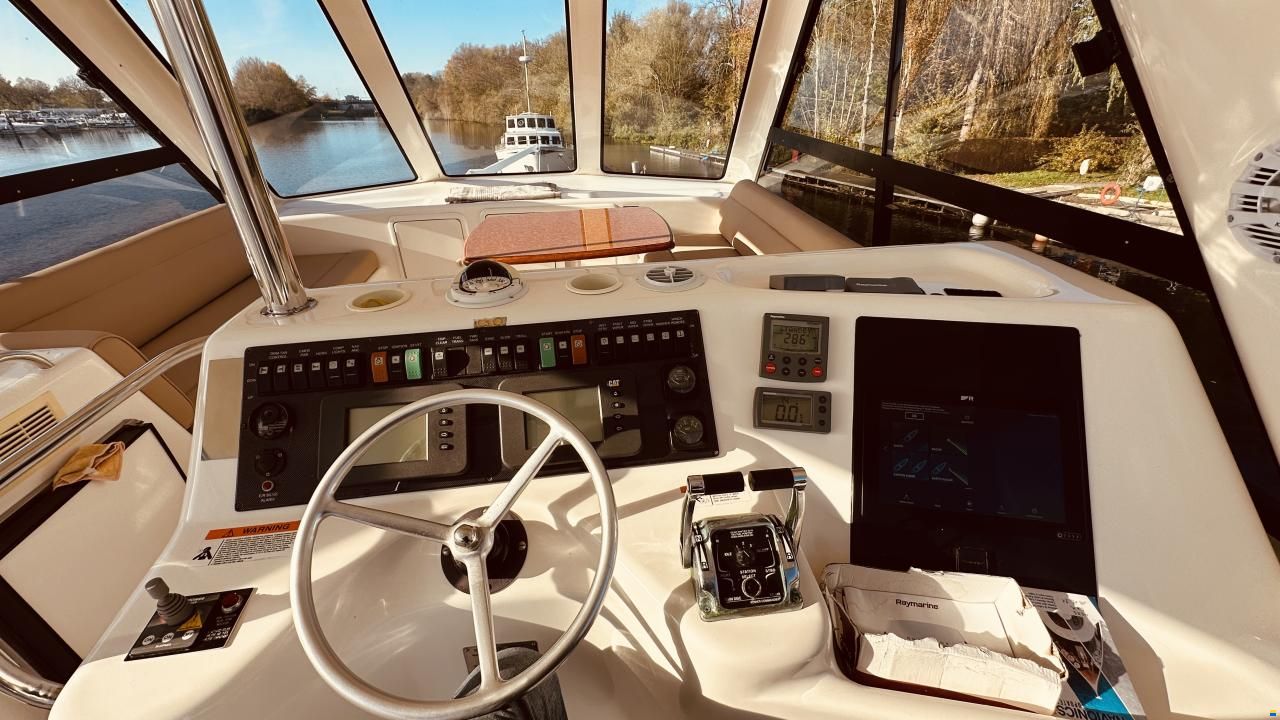 Riviera 48 Fly