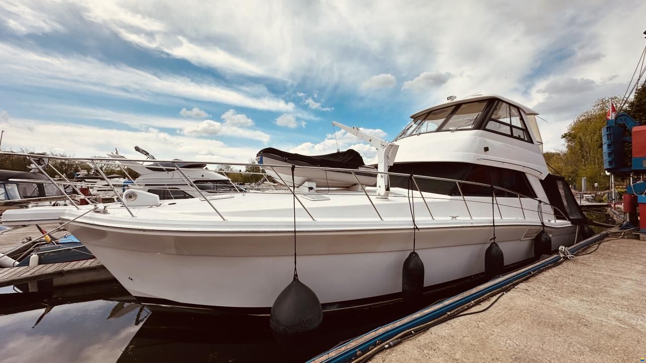 Riviera 48 Fly