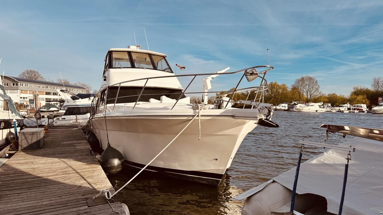 Riviera 48 Fly