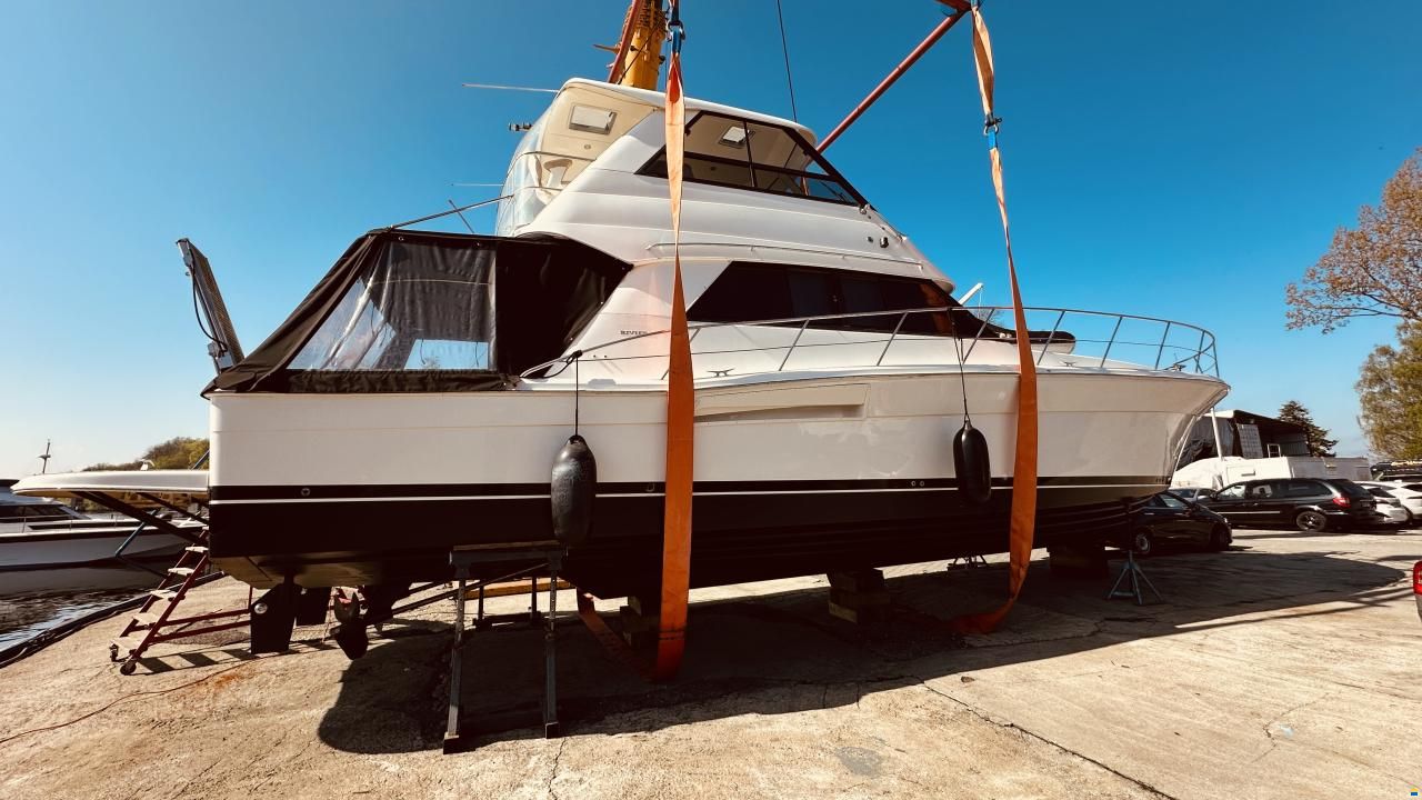Riviera 48 Fly