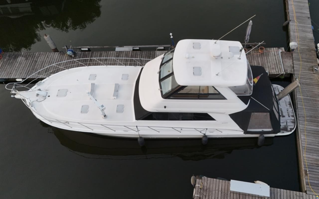 Riviera 48 Fly