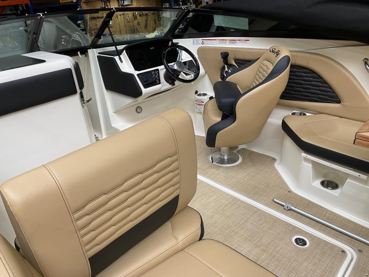 Sea Ray 230 SPX Bowrider