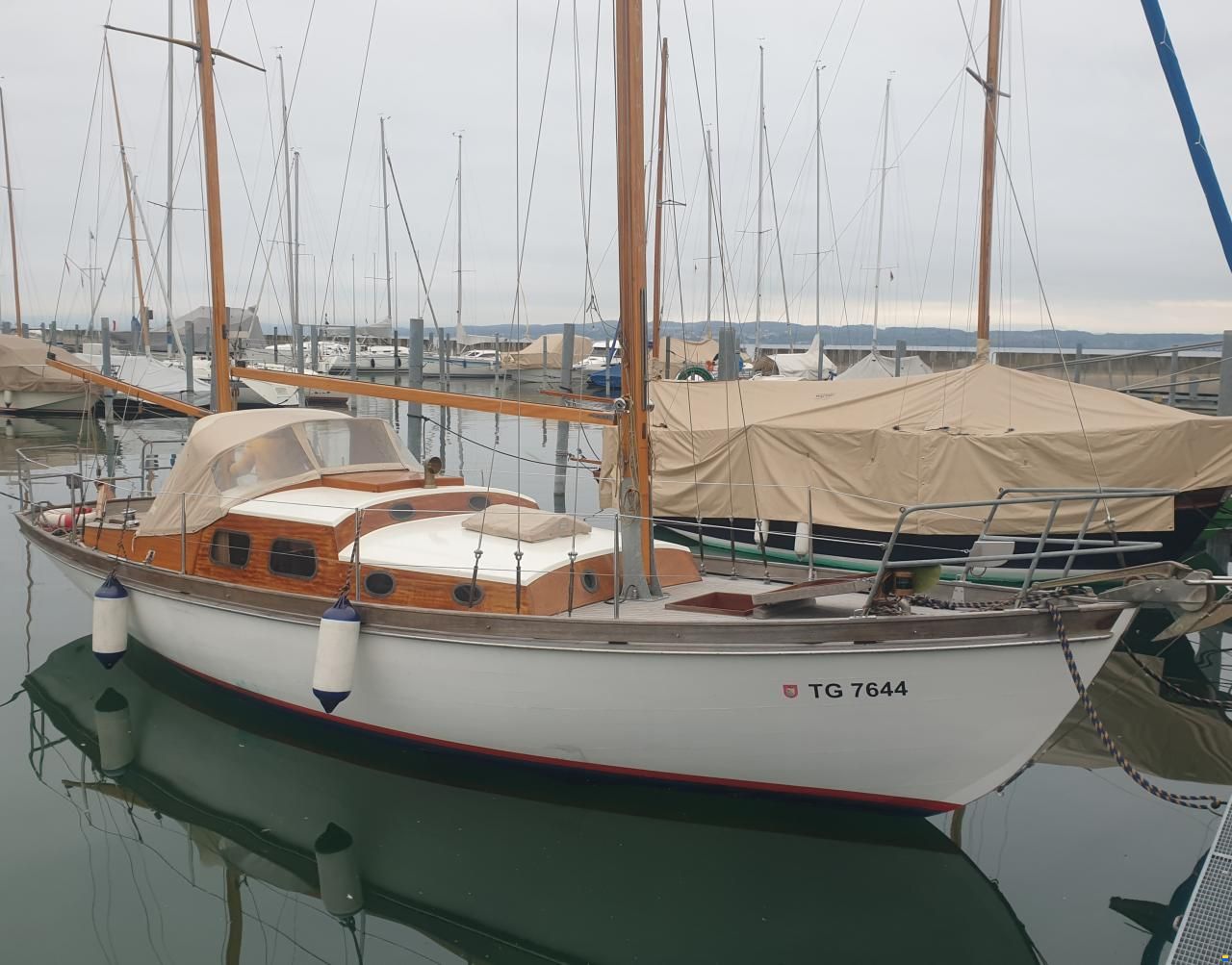 Herreshoff H-28  (St&auml;heli Altnau)