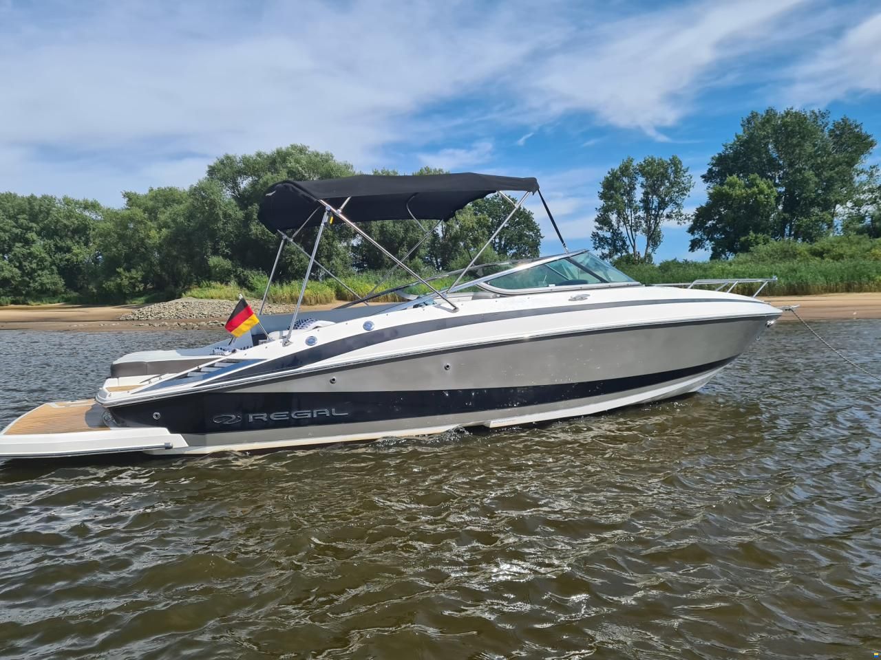 Regal 2550