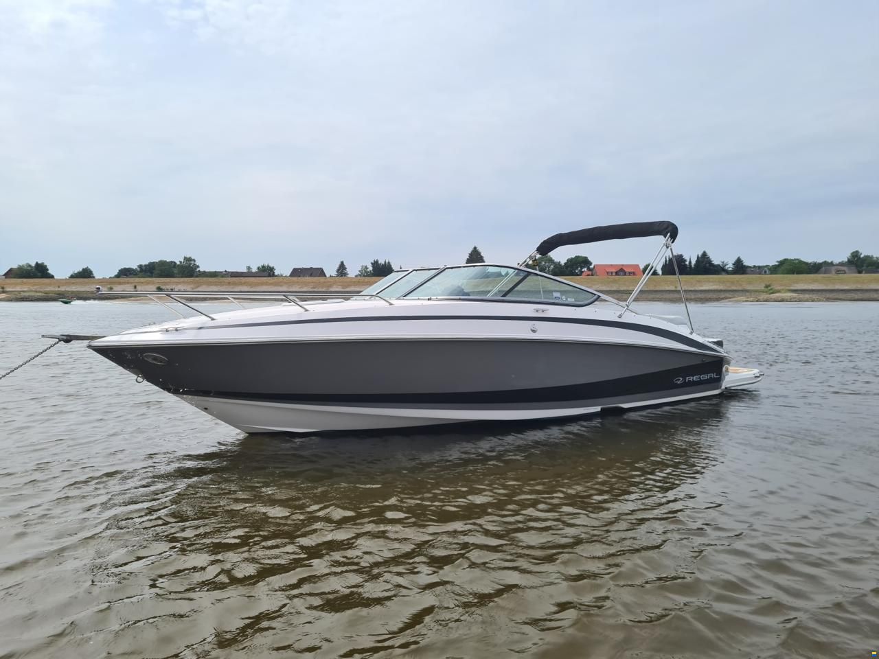 Regal 2550