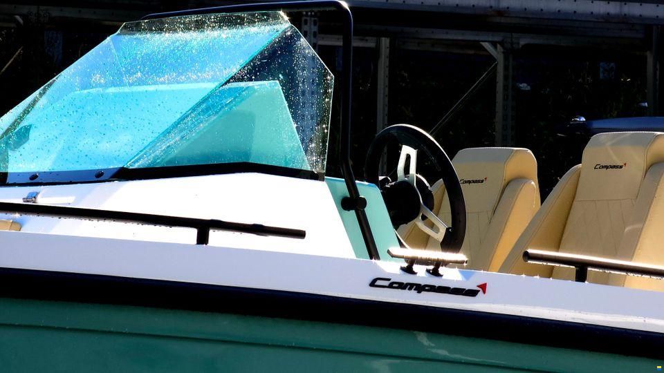 Compass Boats 6s