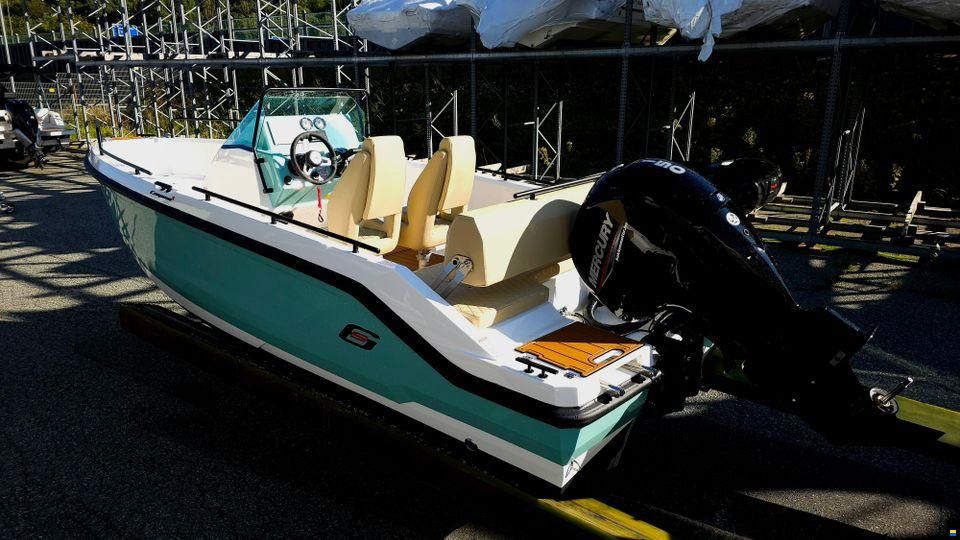 Compass Boats 6s