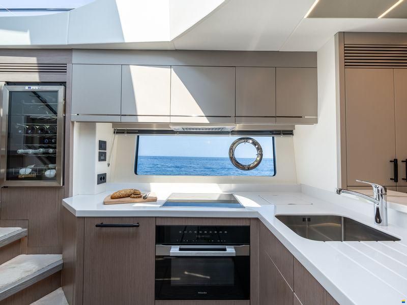 Sunseeker 75 Sport Yacht