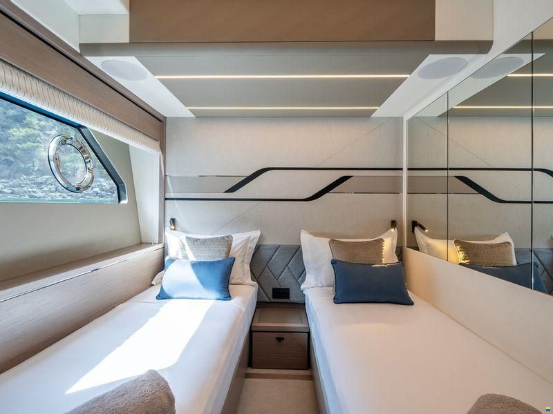Sunseeker 75 Sport Yacht