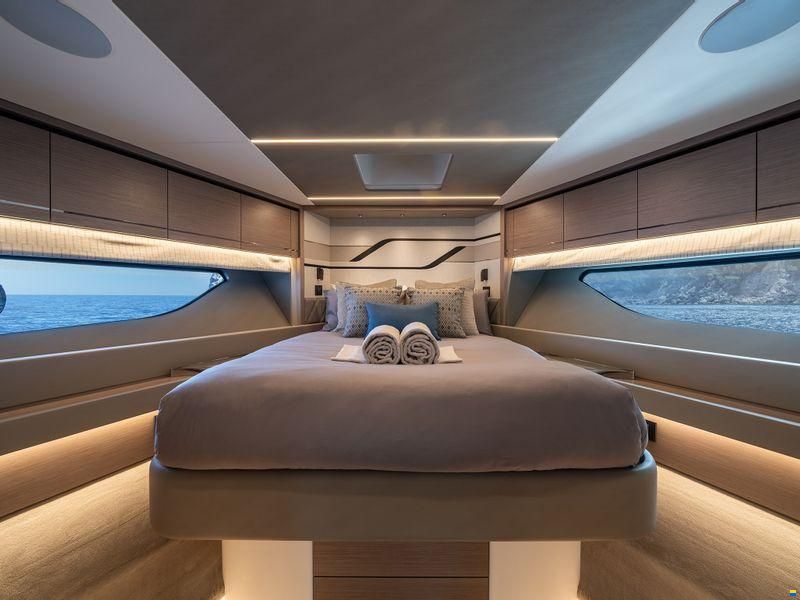 Sunseeker 75 Sport Yacht