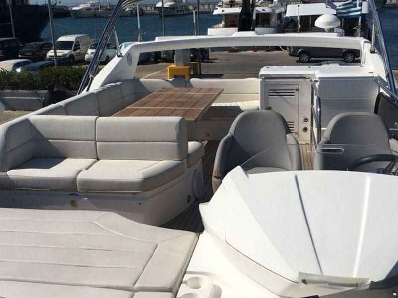 Sunseeker 68 Sport Yacht