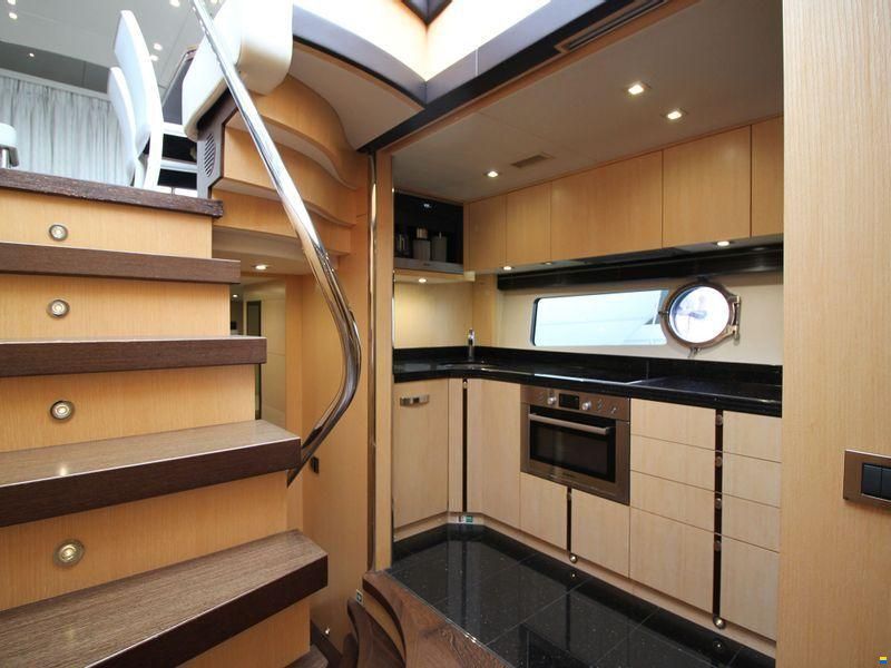Sunseeker 68 Sport Yacht