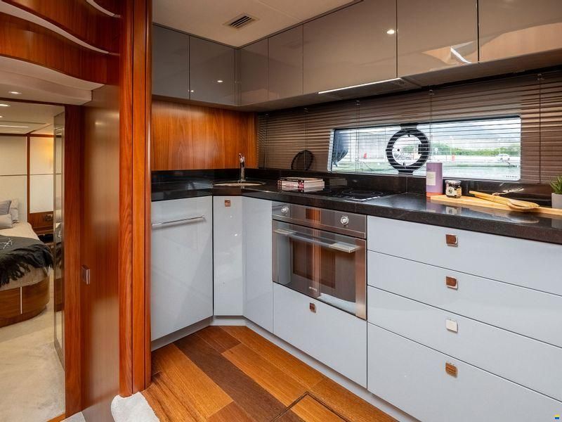 Sunseeker Predator 68