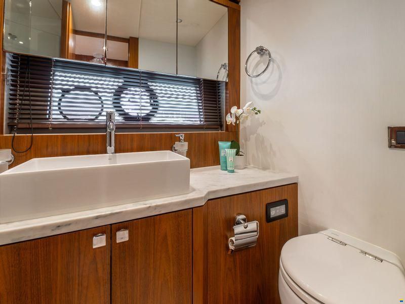 Sunseeker Predator 68