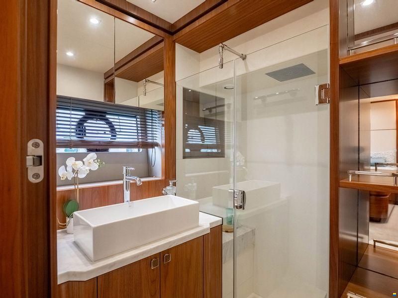 Sunseeker Predator 68