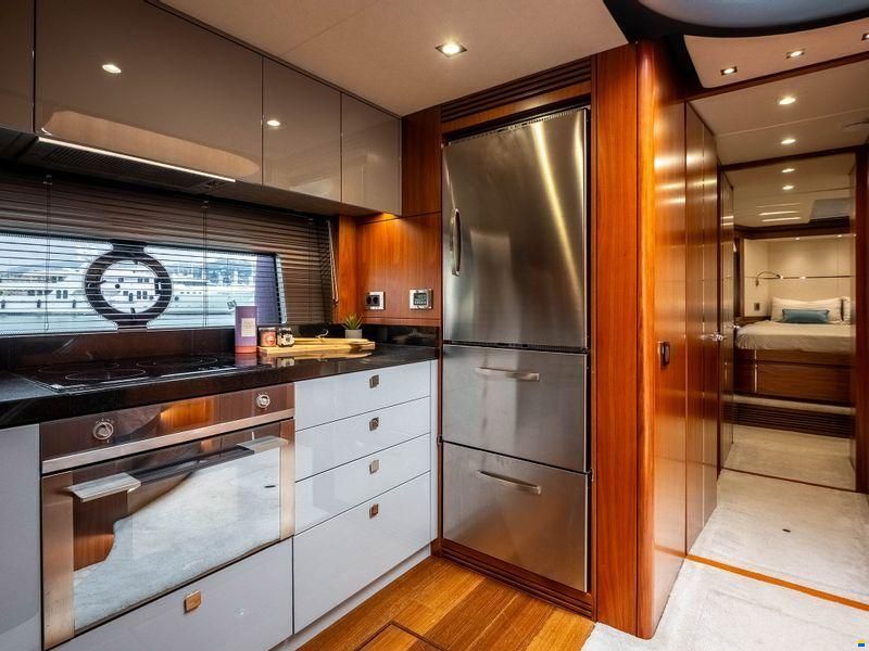 Sunseeker Predator 68