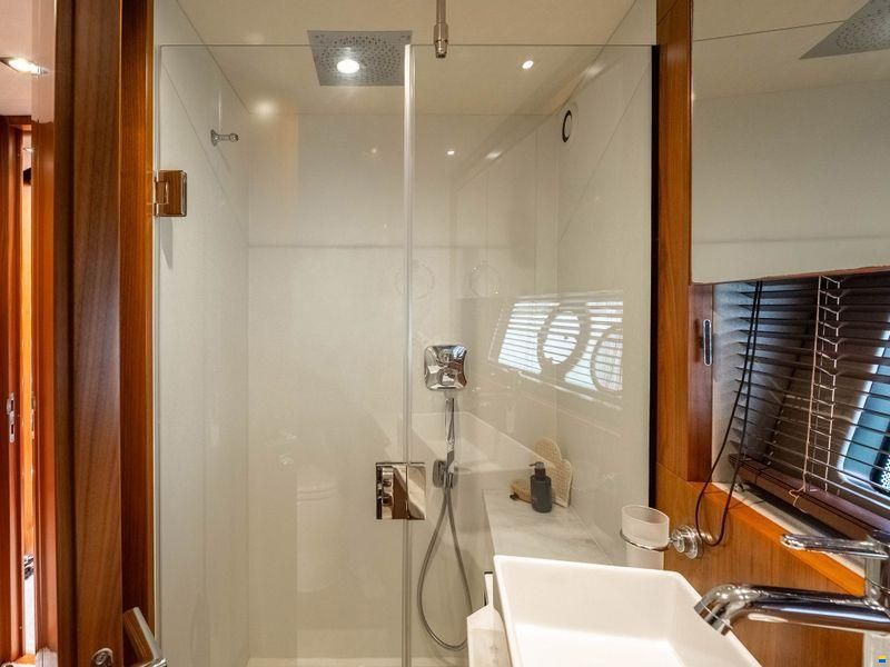 Sunseeker Predator 68