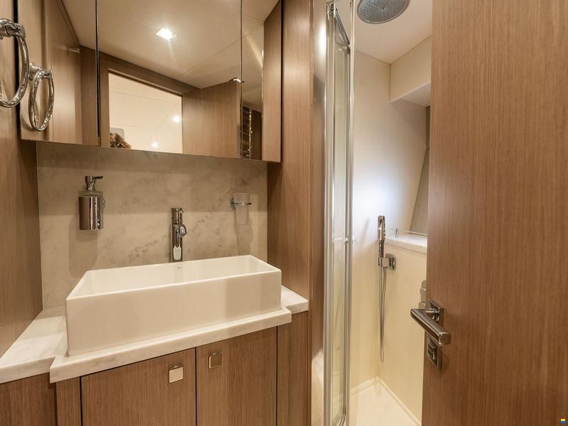 Sunseeker Predator 57