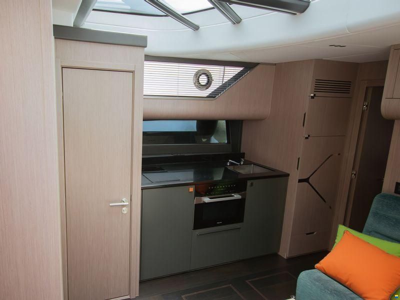 Sunseeker Superhawk 55