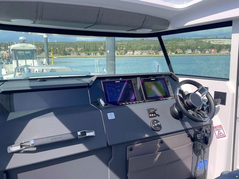Axopar 37XC Cross Cabin