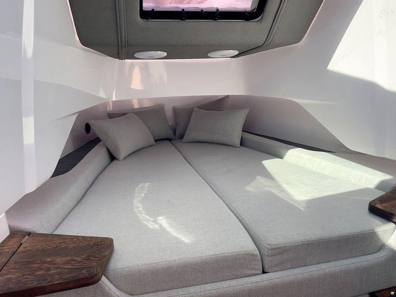 Axopar 37XC Cross Cabin