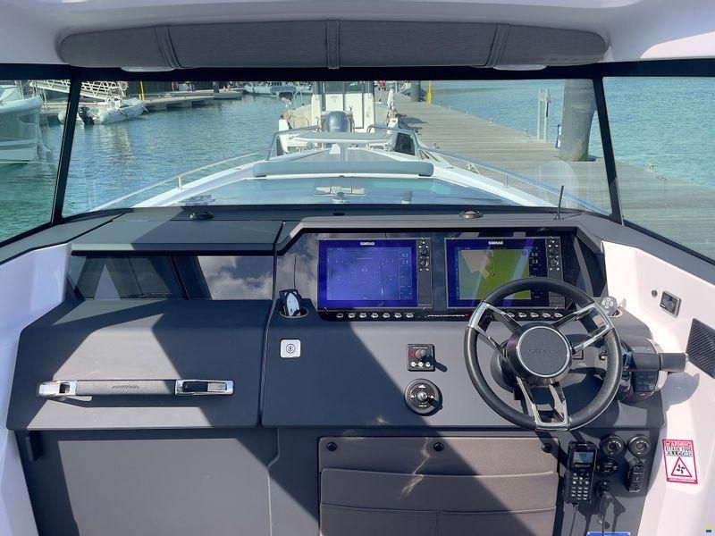 Axopar 37XC Cross Cabin