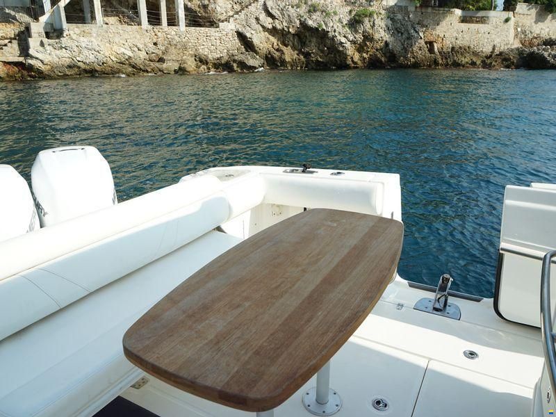 Boston Whaler 370 Outrage