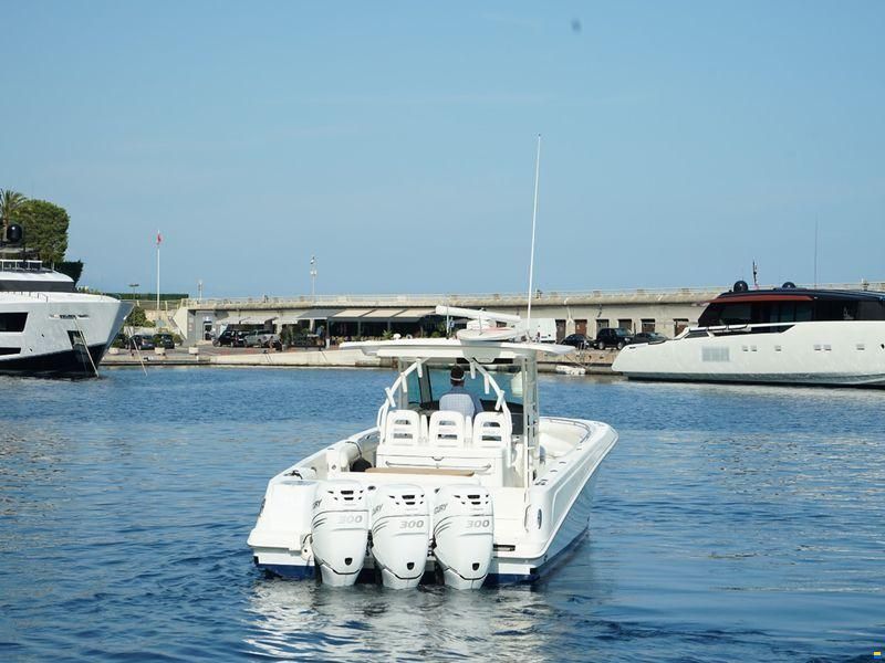 Boston Whaler 370 Outrage