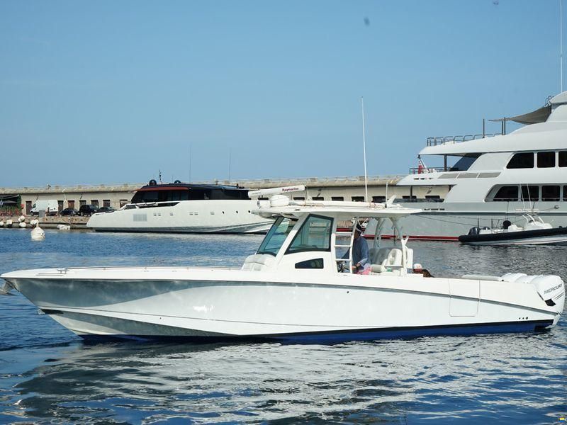 Boston Whaler 370 Outrage