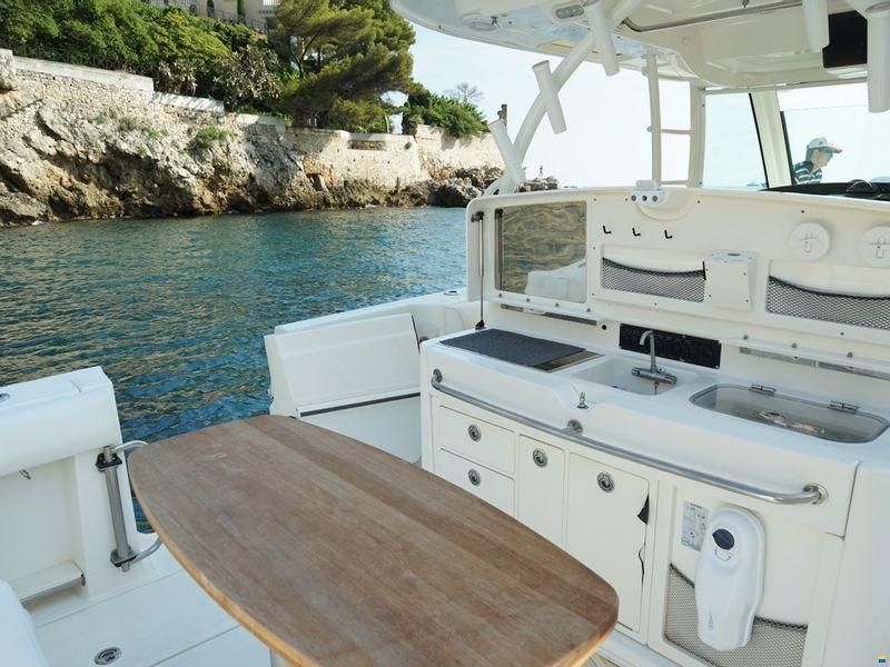 Boston Whaler 370 Outrage