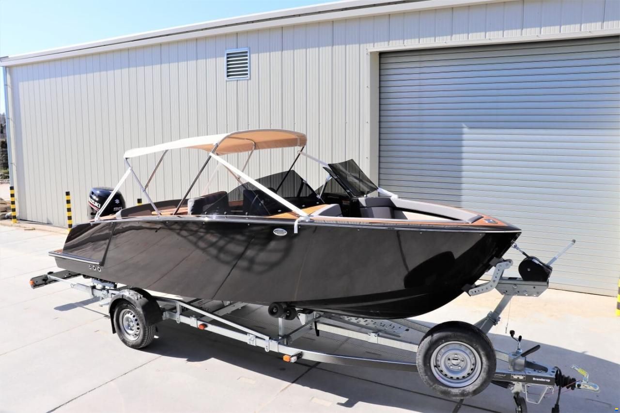 VTS Boats Flying Shark 5.7 Bowrider