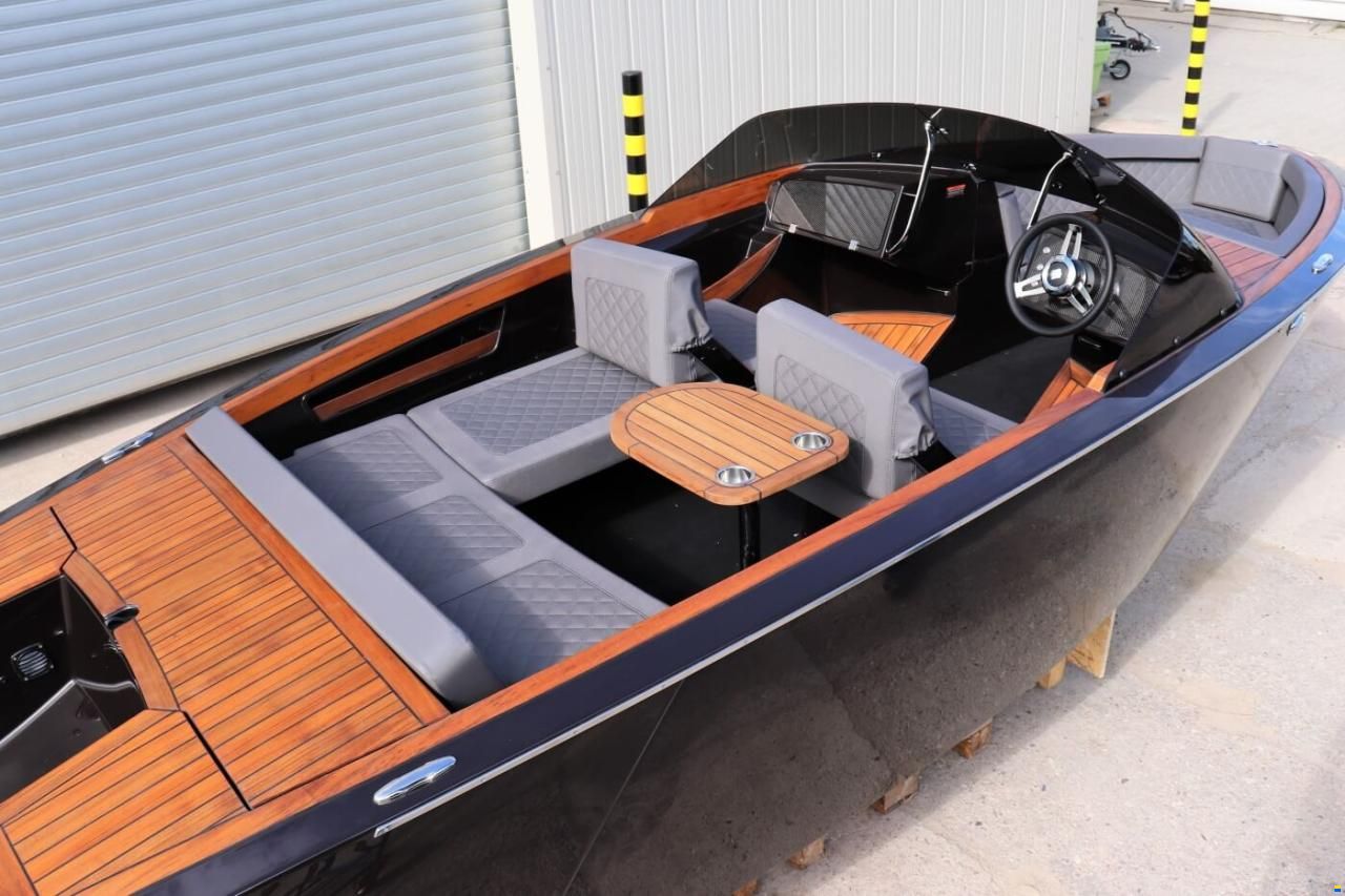 VTS Boats Flying Shark 5.7 Bowrider