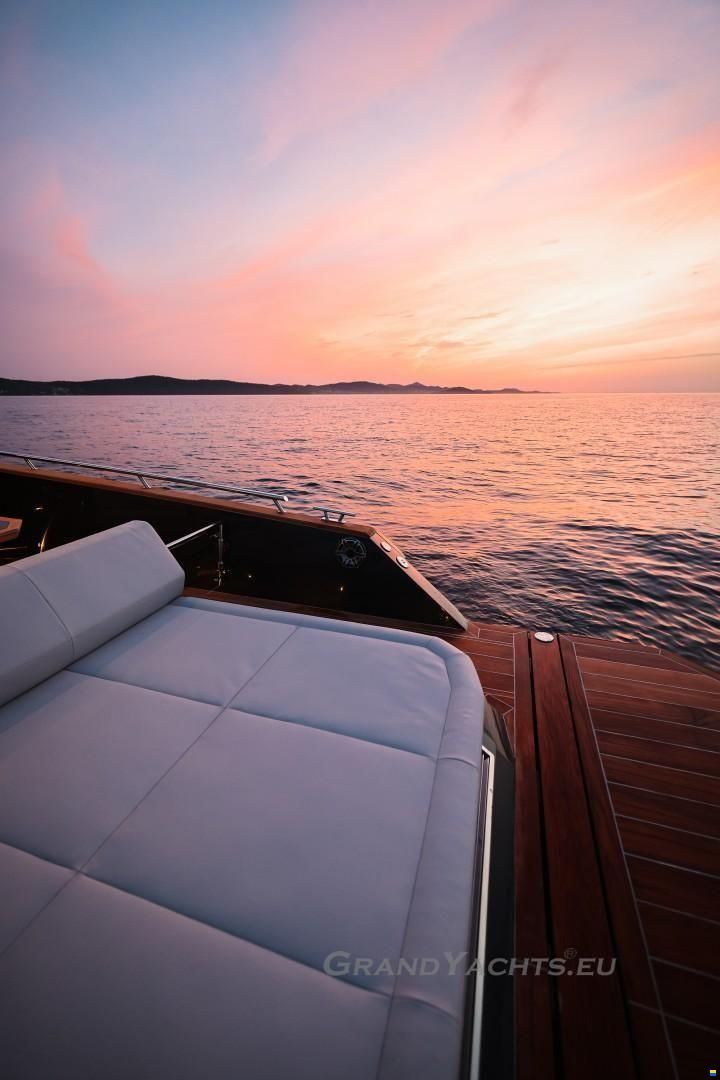 Focus Motor Yacht Forza 37