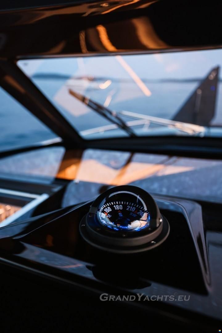Focus Motor Yacht Forza 37