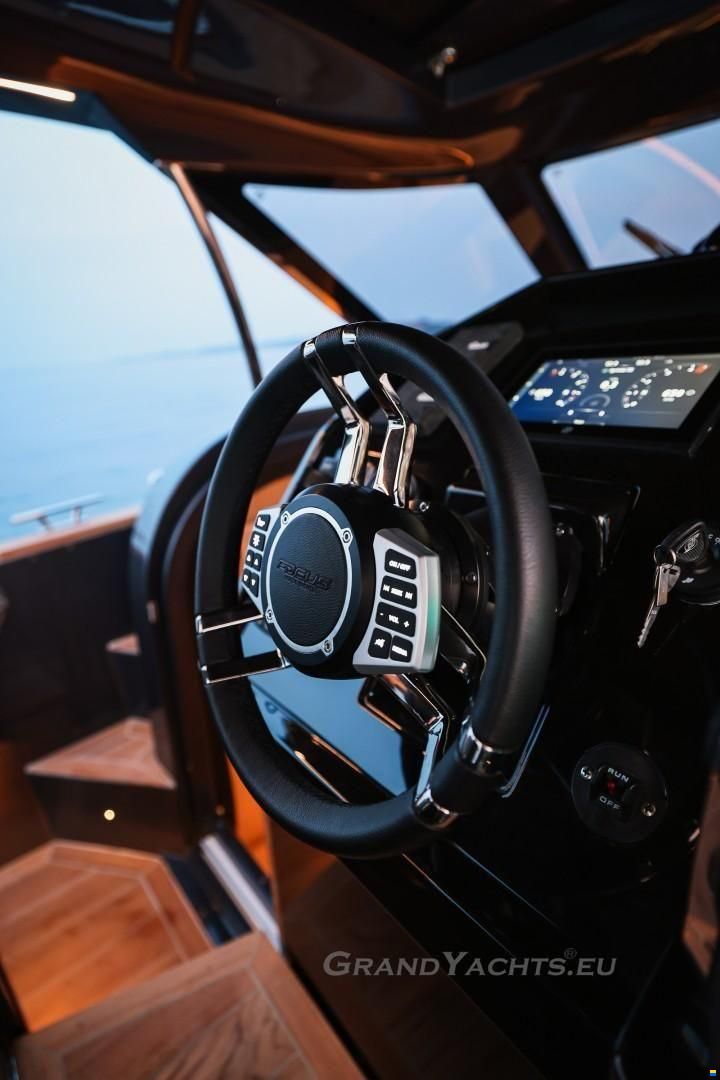 Focus Motor Yacht Forza 37
