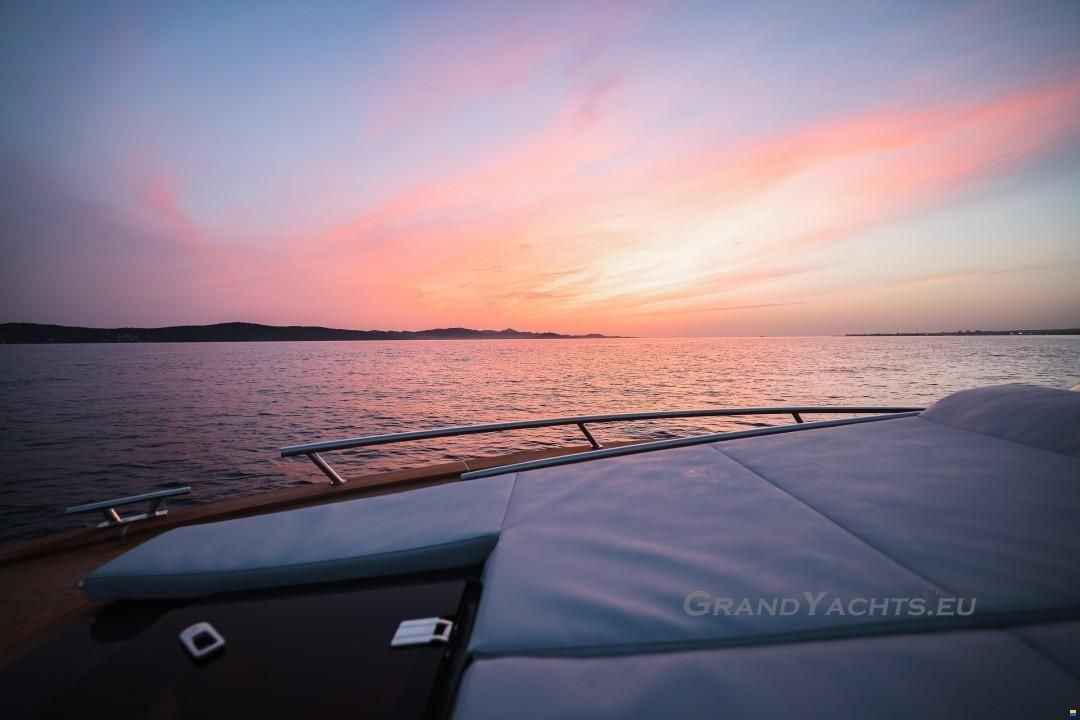 Focus Motor Yacht Forza 37
