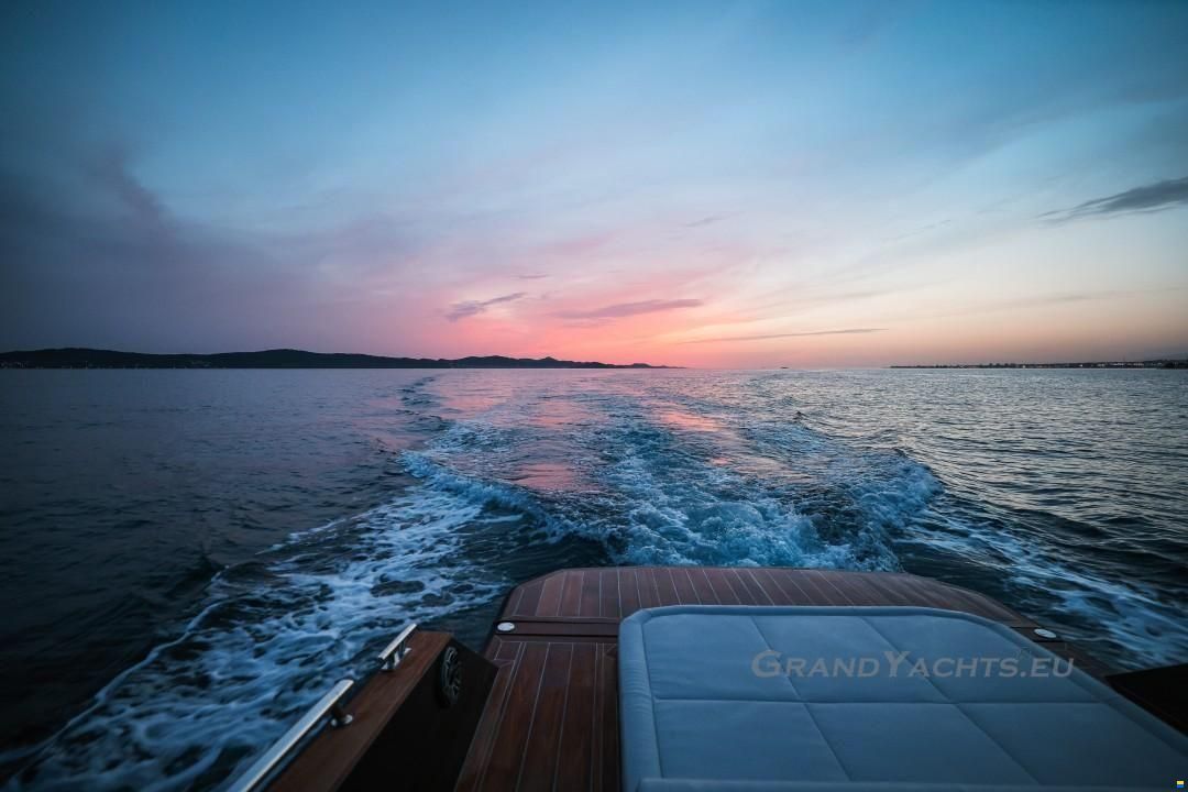 Focus Motor Yacht Forza 37