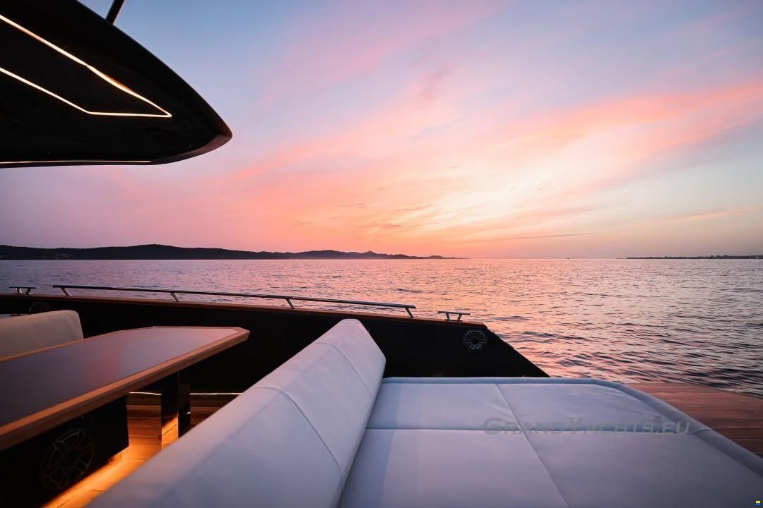 Focus Motor Yacht Forza 37