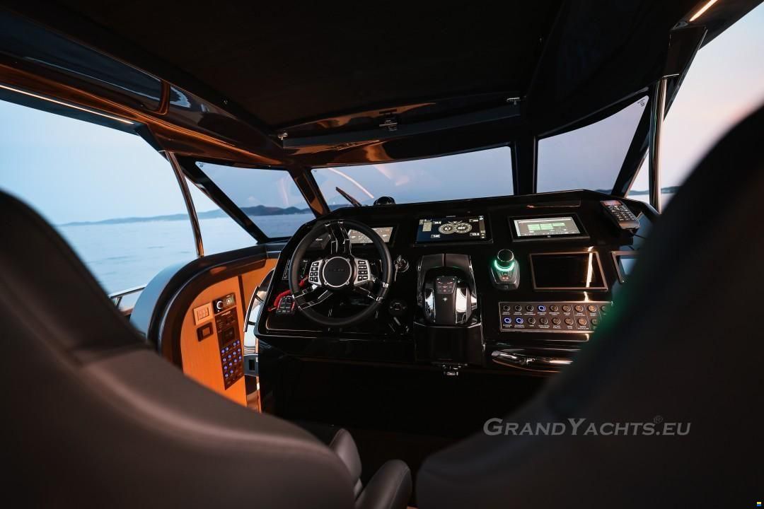 Focus Motor Yacht Forza 37