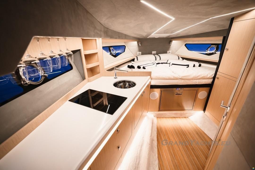 Focus Motor Yacht Forza 37