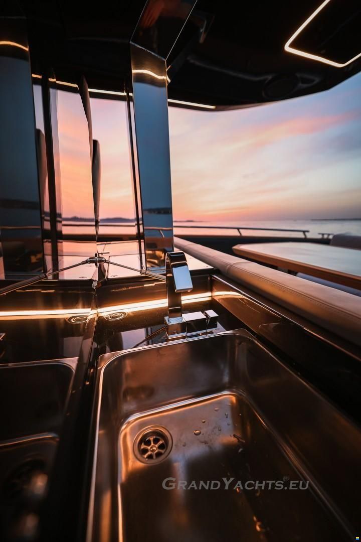 Focus Motor Yacht Forza 37